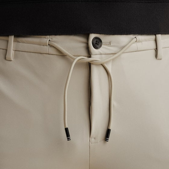 VTR2602600-9017 Vanguard V12 Chino Technical Stretch Moonstruck / Ecru