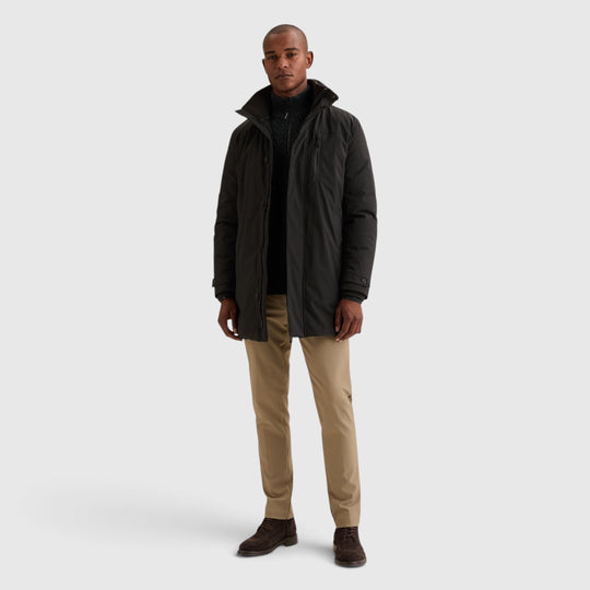 Vanguard V12 slim fit chino in Greige Grijsbeige, gedragen door model, VTR2608600-7147