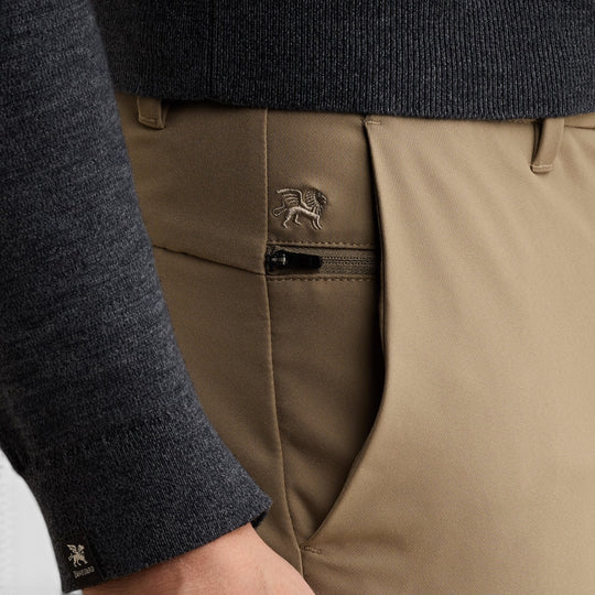 Vanguard V12 slim fit chino in Greige Grijsbeige, tailleband en sluiting, VTR2608600-7147
